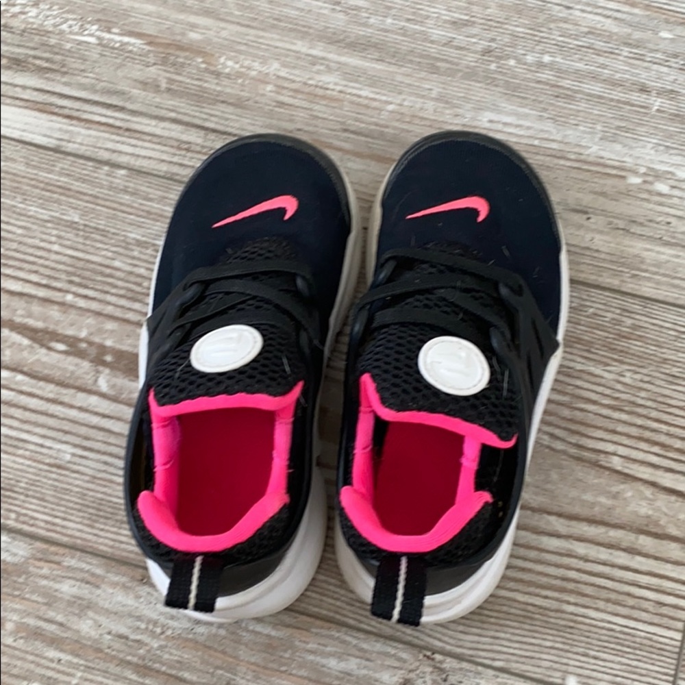 Toddler girls Nike presto sneakers 9C